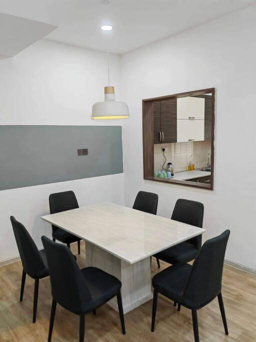 T House Nearby Kuantan East Coast Shopping Mall Экстерьер фото